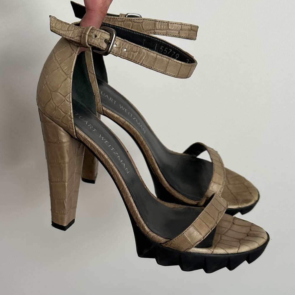 STUART WEITZMAN beige Croc Embossed platform heels